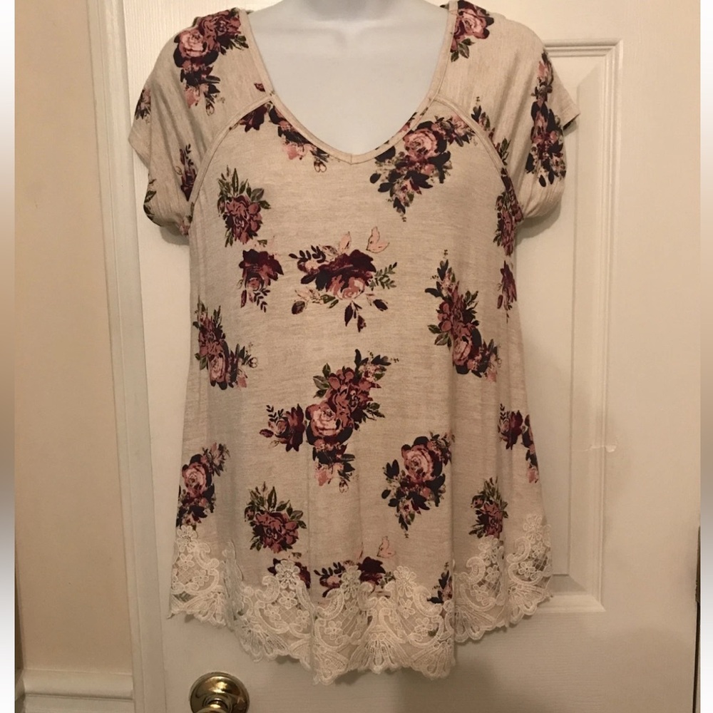 Jolt Women's Juniors Cream Short Sleeve Blouse with crotchet lace hem size XS.